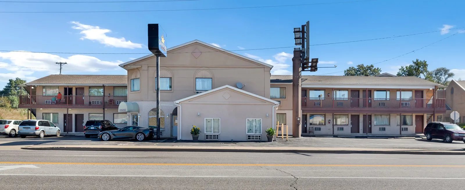 Grandview Lodge seen straight on from across McMasters Avenue